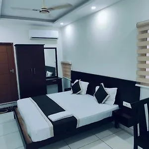  Capsule hotel Grace Tourist India